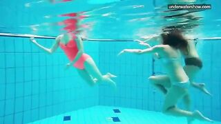 Barefoot beauties posing on the surface of the water, it's so exciting!