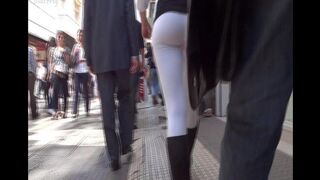 The juicy Argentine ass can be seen from the camera
