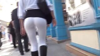 The juicy Argentine ass can be seen from the camera