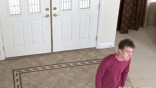 I met a guy in the bedroom in full readiness for sex - Eporn