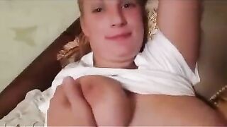 A pregnant woman showed her boobs to the photographer