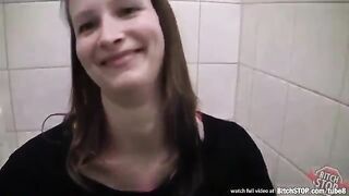 A girl agreed to have sex for money in the toilet of the garage