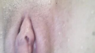 Babe has a pussy orgasm under the water jet