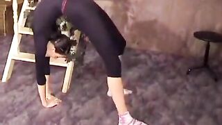 A man fucked a gymnast with amazing flexibility