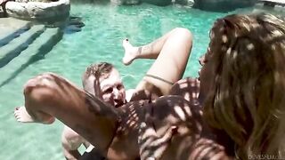 The sexy girl tried to revive the guy who almost drowned in the pool
