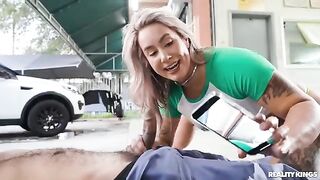 Girl took her car to be repaired and had sex with the mechanic