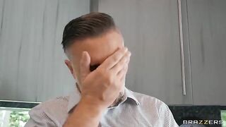 Real estate agent gets rewarded with sex for his services