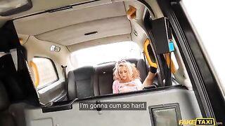 A hot chick in stockings wants to get fucked right in the car