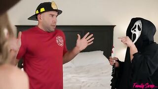 Unexpected visitors have fun with two charming girls
