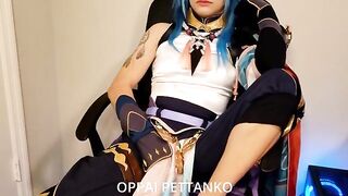 Zhongli caught the cosplayer Xiao masturbating with his sword