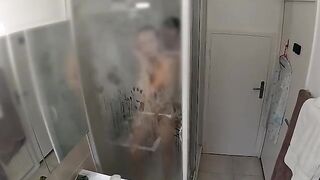 A man did not let his girlfriend wash in peace, as he wished