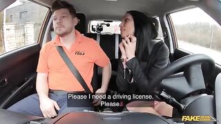 A girl seduced a guy in his car, imitating a prostitute