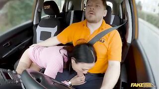A girl seduced a guy in his car, imitating a prostitute