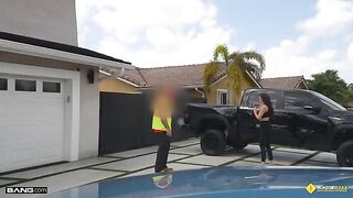 The girl agreed to sex in the garage with a guy