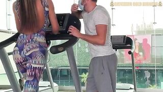 Guy nailed sexy girl from the gym