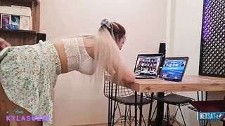 Kumarbazın yalnız kaldığı evde stripper türkle domino oyunu yaptırıyor