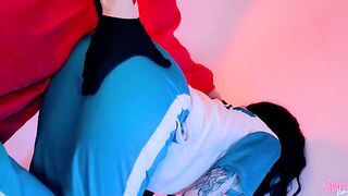 The slutty girl plays SQUIRT game with her warden in a steamy cosplay scene