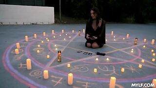 You have to look for the clitoris with your tongue, not fingers