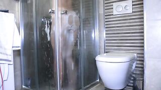 Instead of washing in the shower, the couple tried mouth play