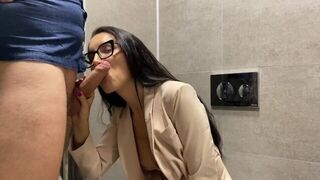 A couple has sex right in the office, no need to leave the booth