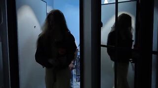 The couple just met and the girl already offers sex