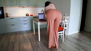 The best way to get some good sex is through the table
