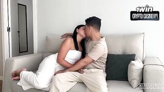 The guy made cumshot in the girl’s pussy
