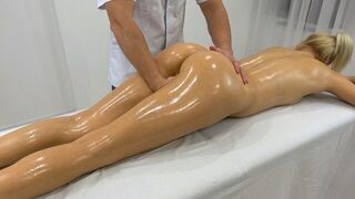 A masseur who couldn’t resist fucking his client with a huge ass