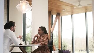 Therapist invited her client to her house for a dinner date